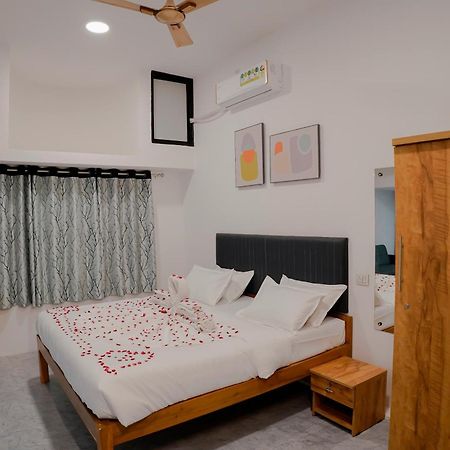 Hotel Royal Accord Surat Dış mekan fotoğraf
