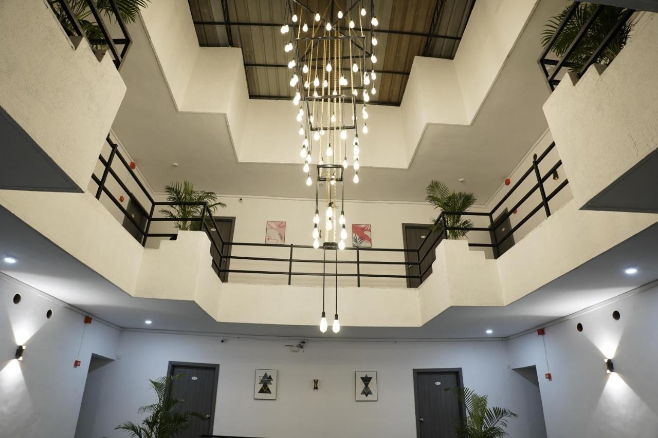 Hotel Royal Accord Surat Dış mekan fotoğraf