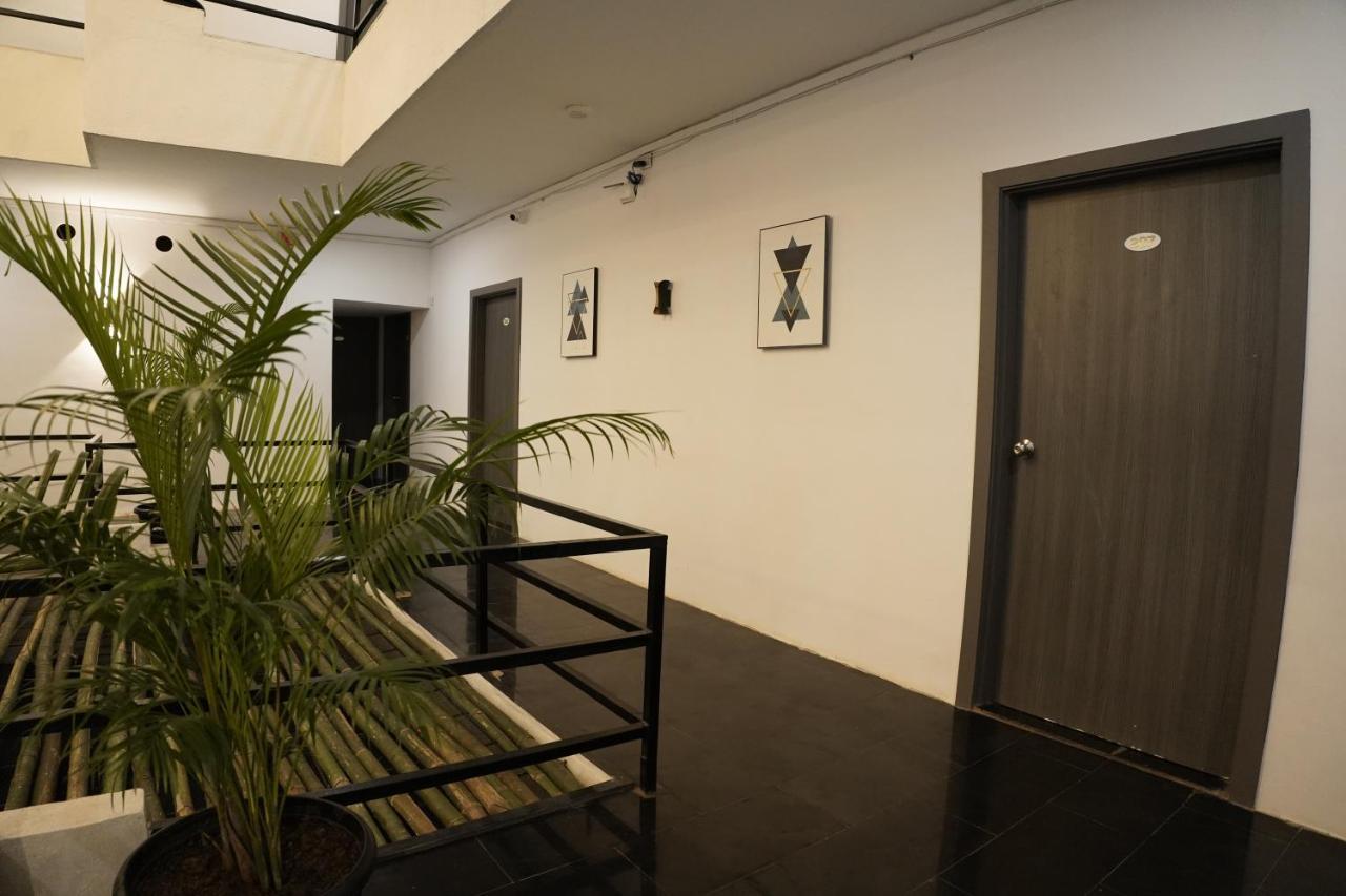 Hotel Royal Accord Surat Dış mekan fotoğraf