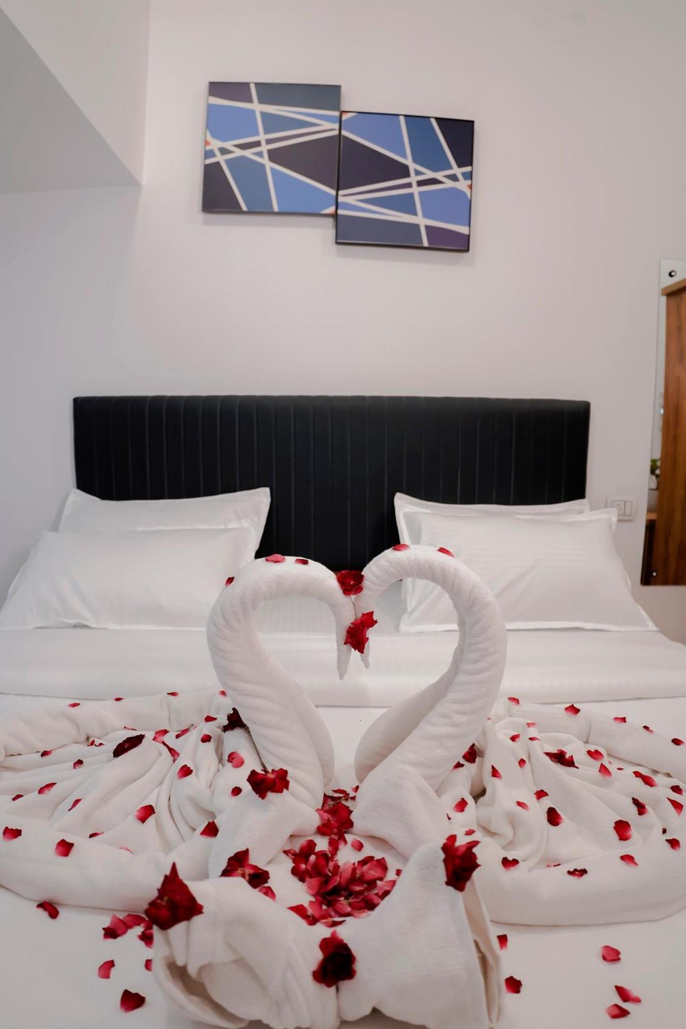 Hotel Royal Accord Surat Dış mekan fotoğraf