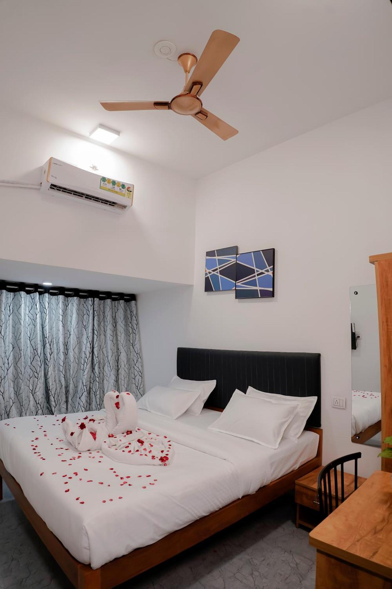 Hotel Royal Accord Surat Dış mekan fotoğraf