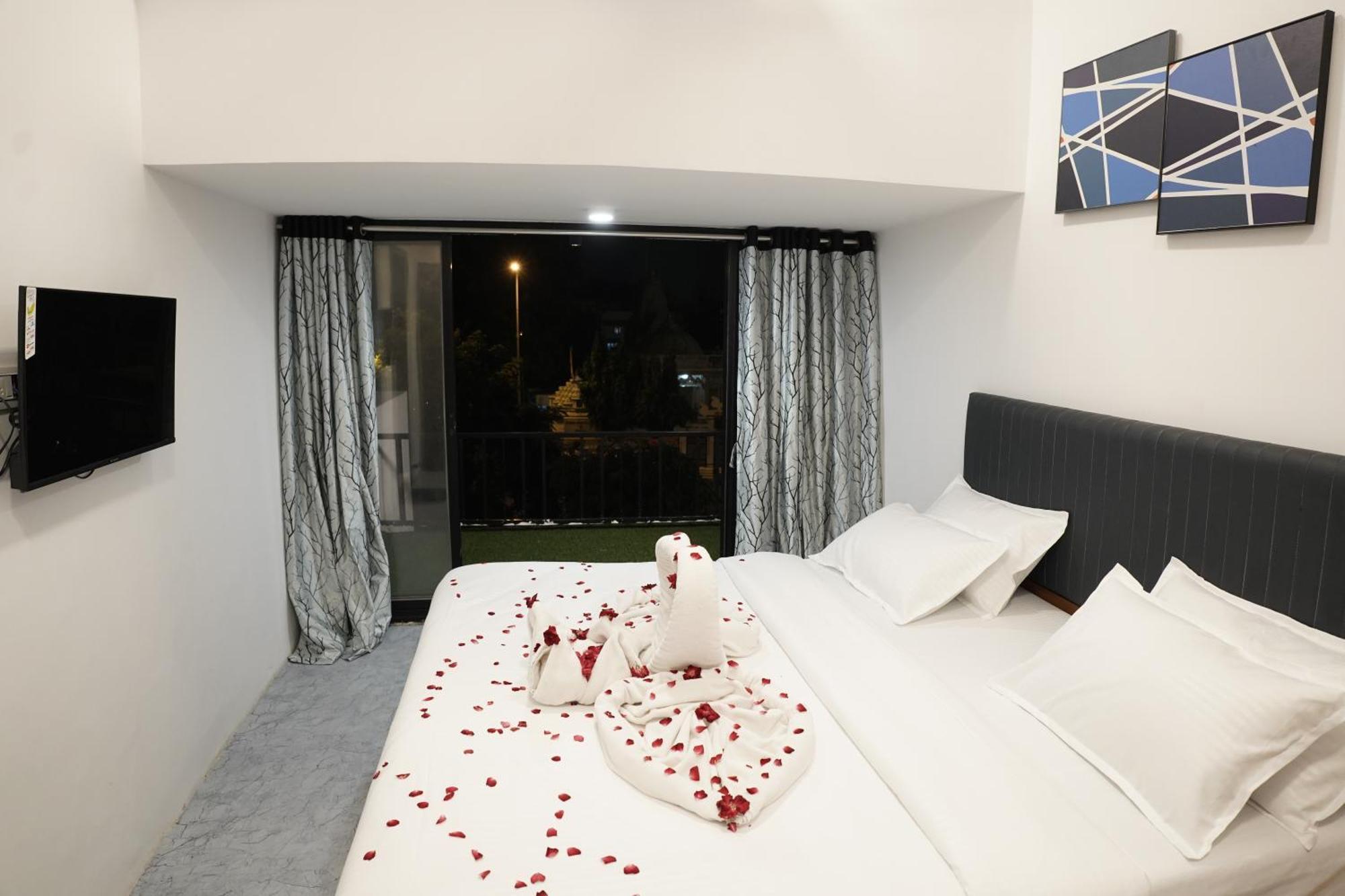 Hotel Royal Accord Surat Dış mekan fotoğraf