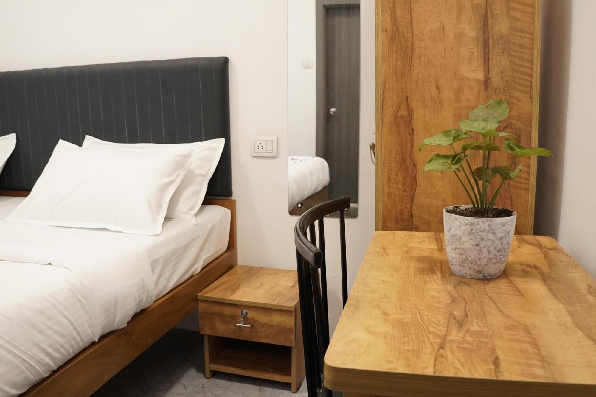 Hotel Royal Accord Surat Dış mekan fotoğraf