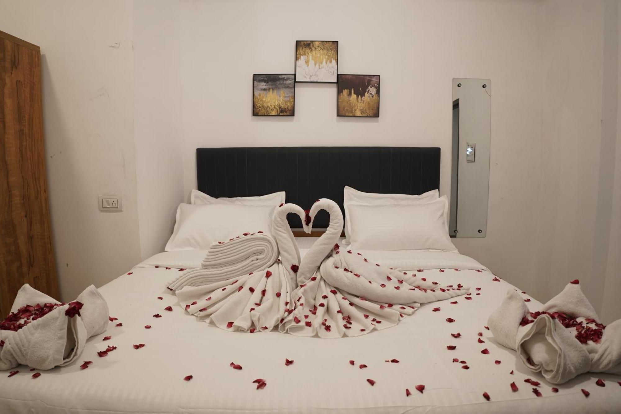 Hotel Royal Accord Surat Dış mekan fotoğraf