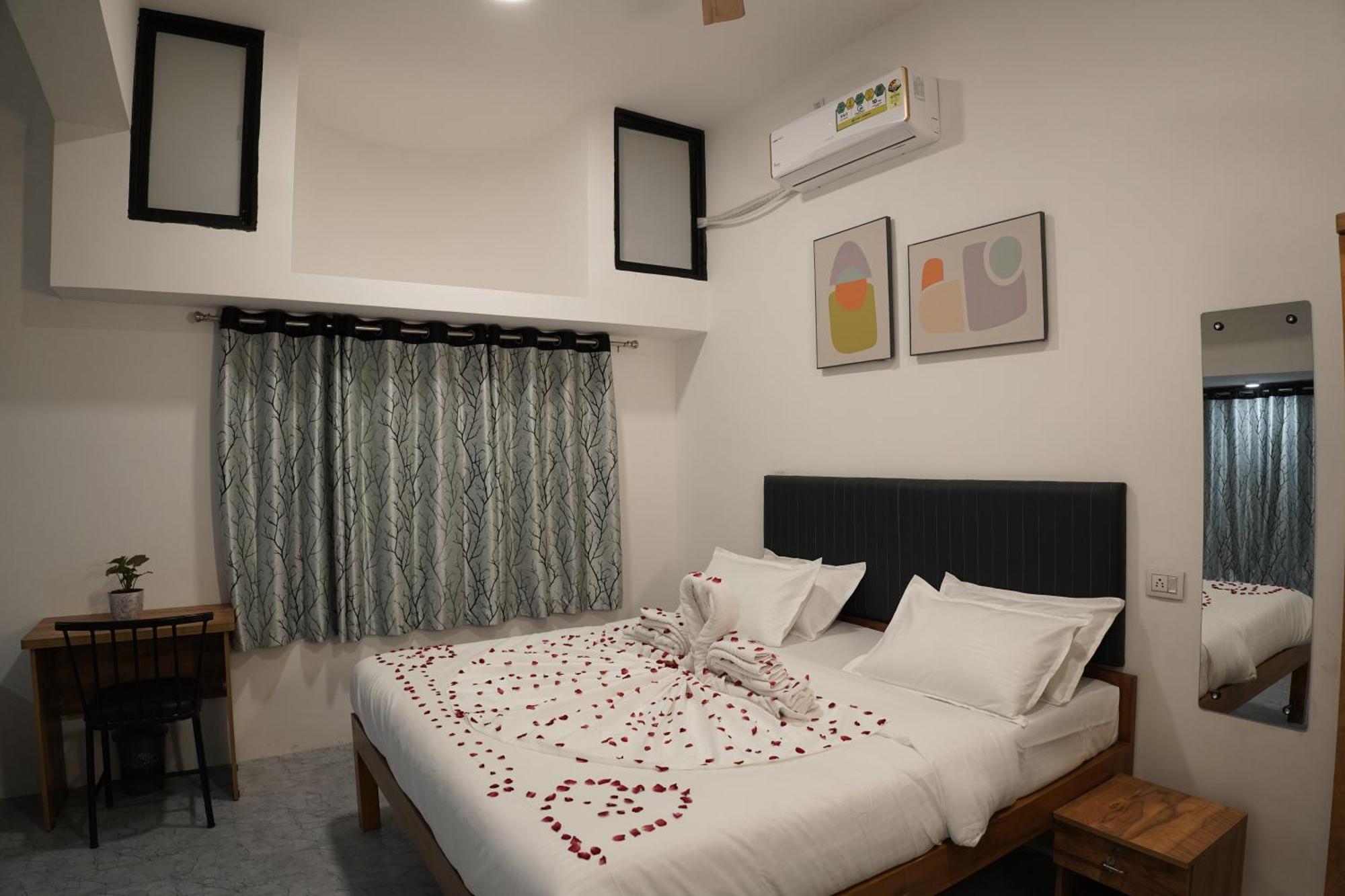 Hotel Royal Accord Surat Dış mekan fotoğraf