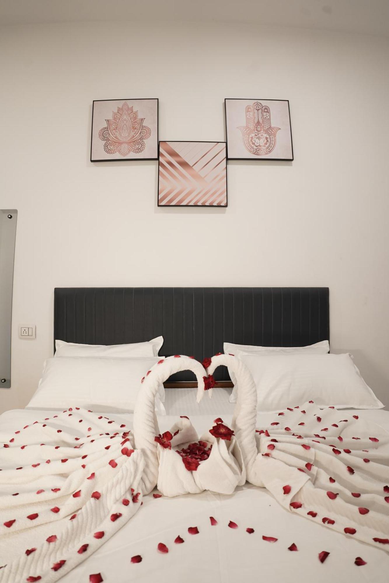Hotel Royal Accord Surat Dış mekan fotoğraf