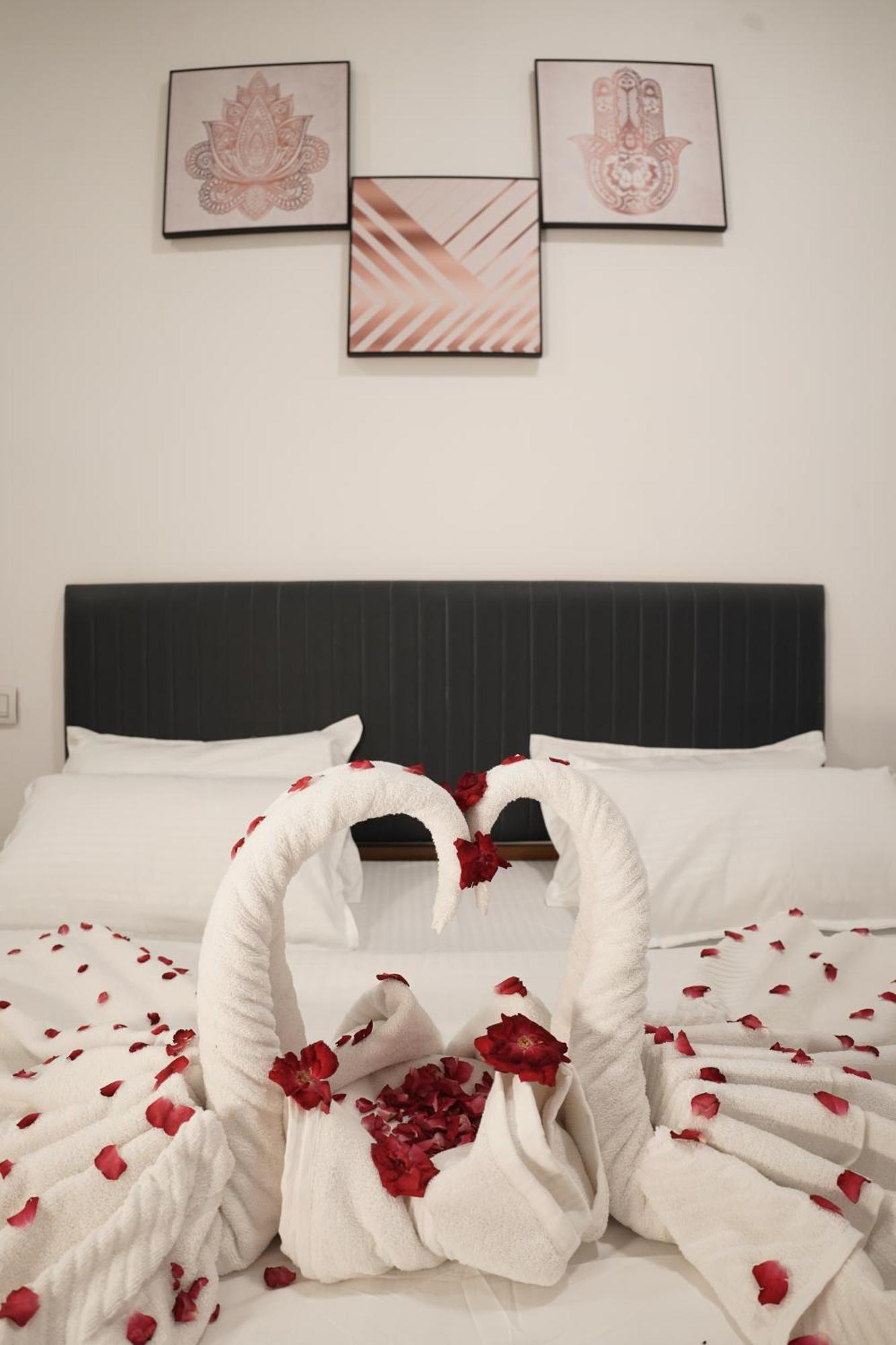 Hotel Royal Accord Surat Dış mekan fotoğraf