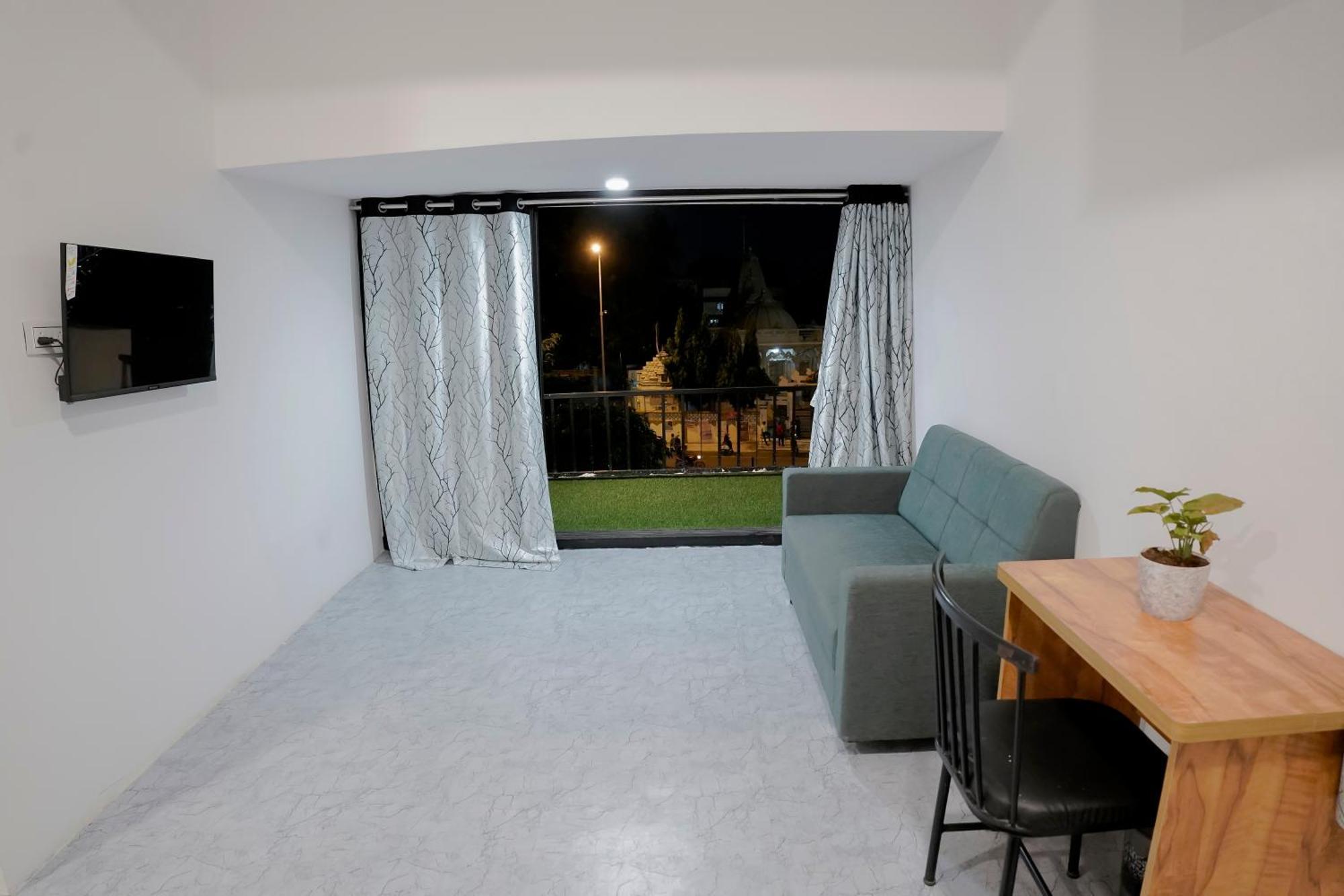 Hotel Royal Accord Surat Dış mekan fotoğraf