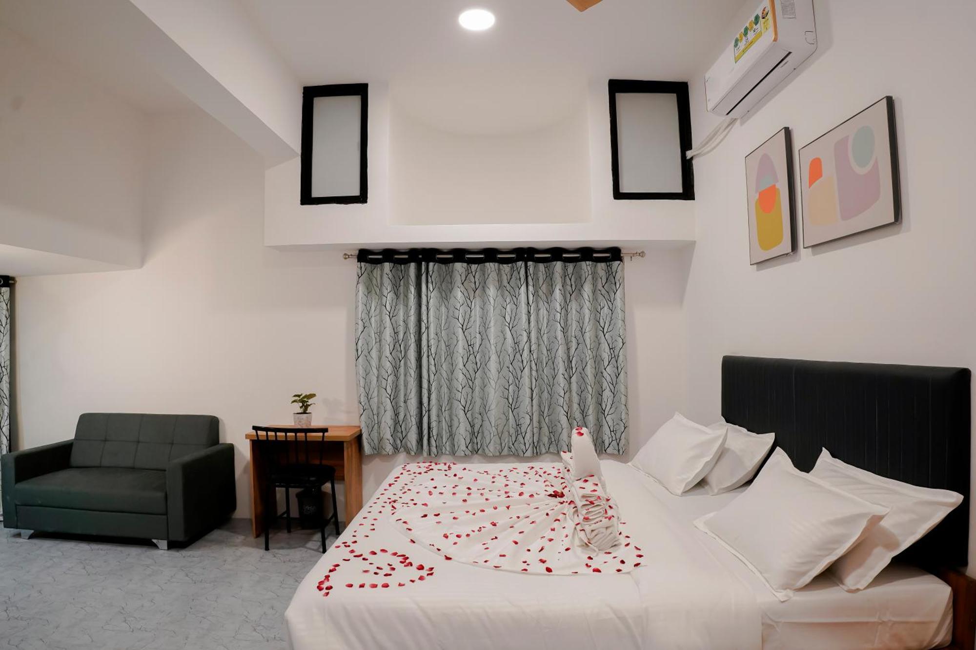 Hotel Royal Accord Surat Dış mekan fotoğraf