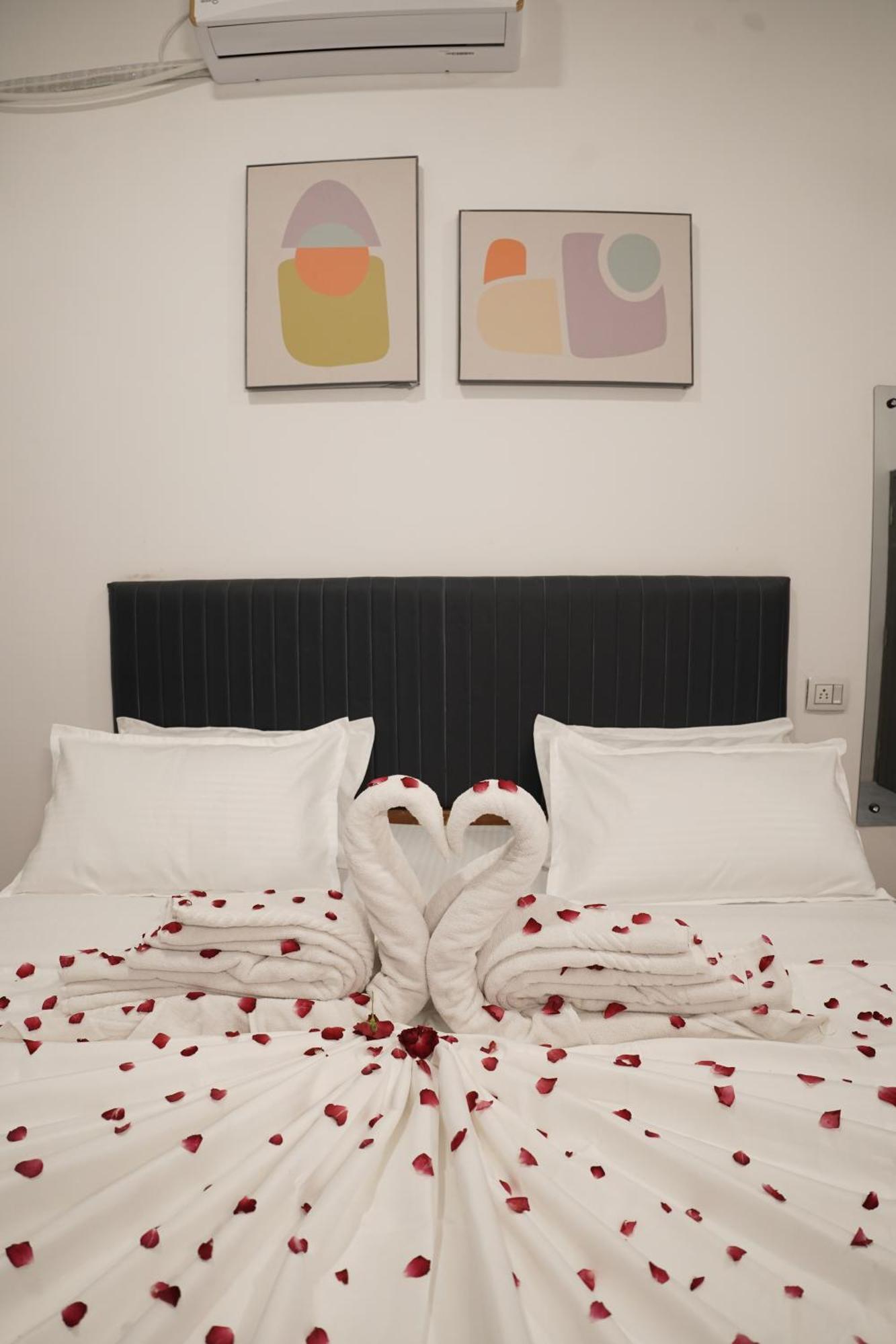 Hotel Royal Accord Surat Dış mekan fotoğraf