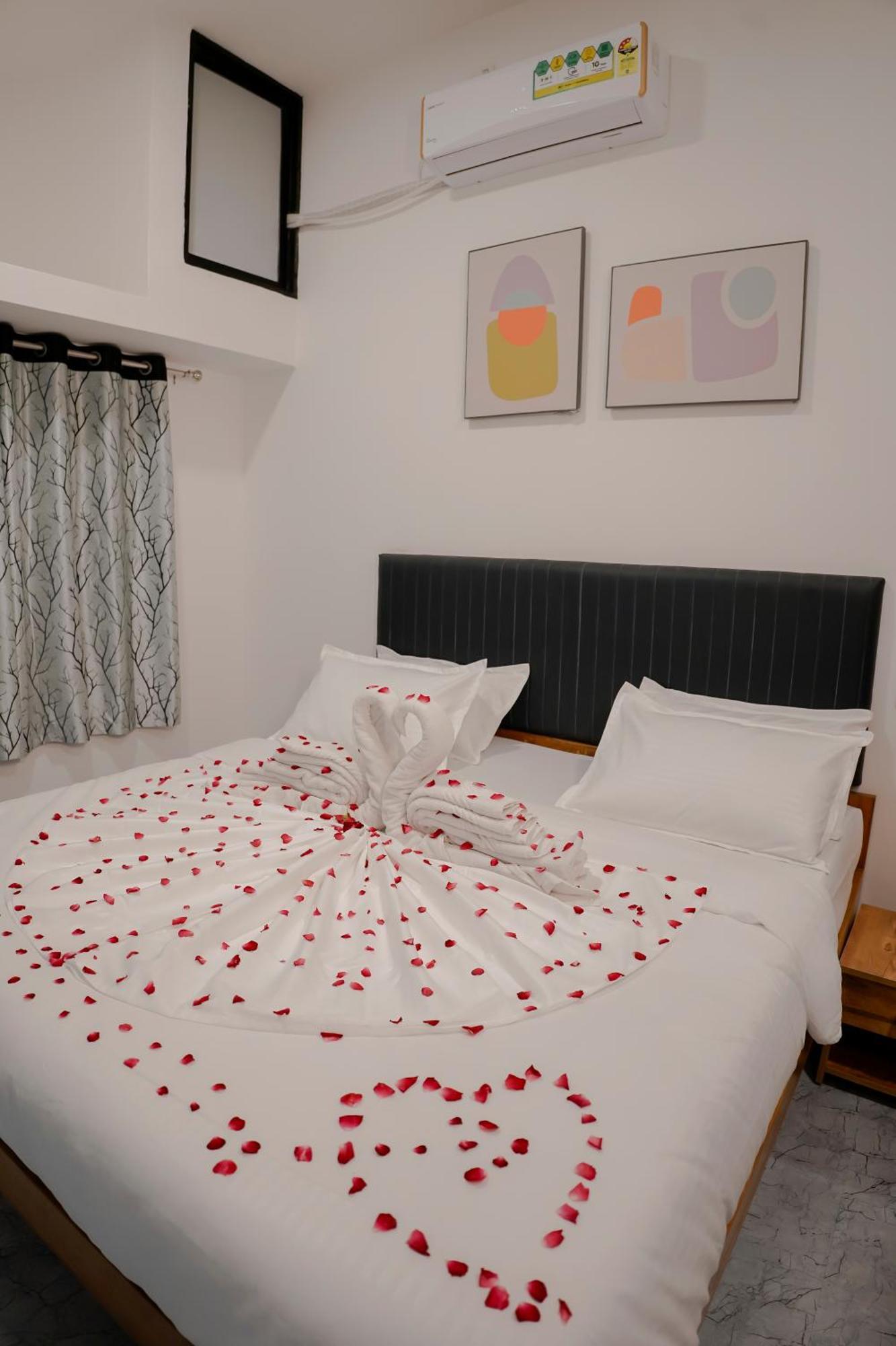 Hotel Royal Accord Surat Dış mekan fotoğraf
