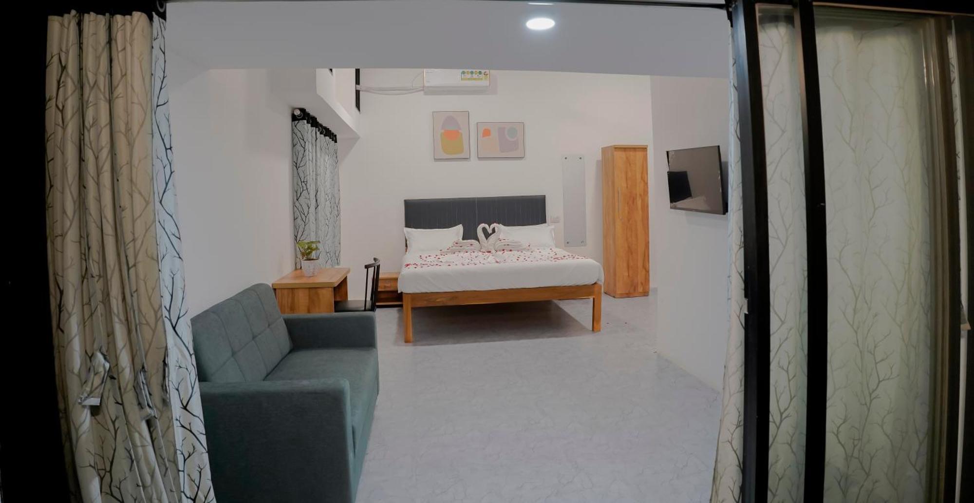 Hotel Royal Accord Surat Dış mekan fotoğraf