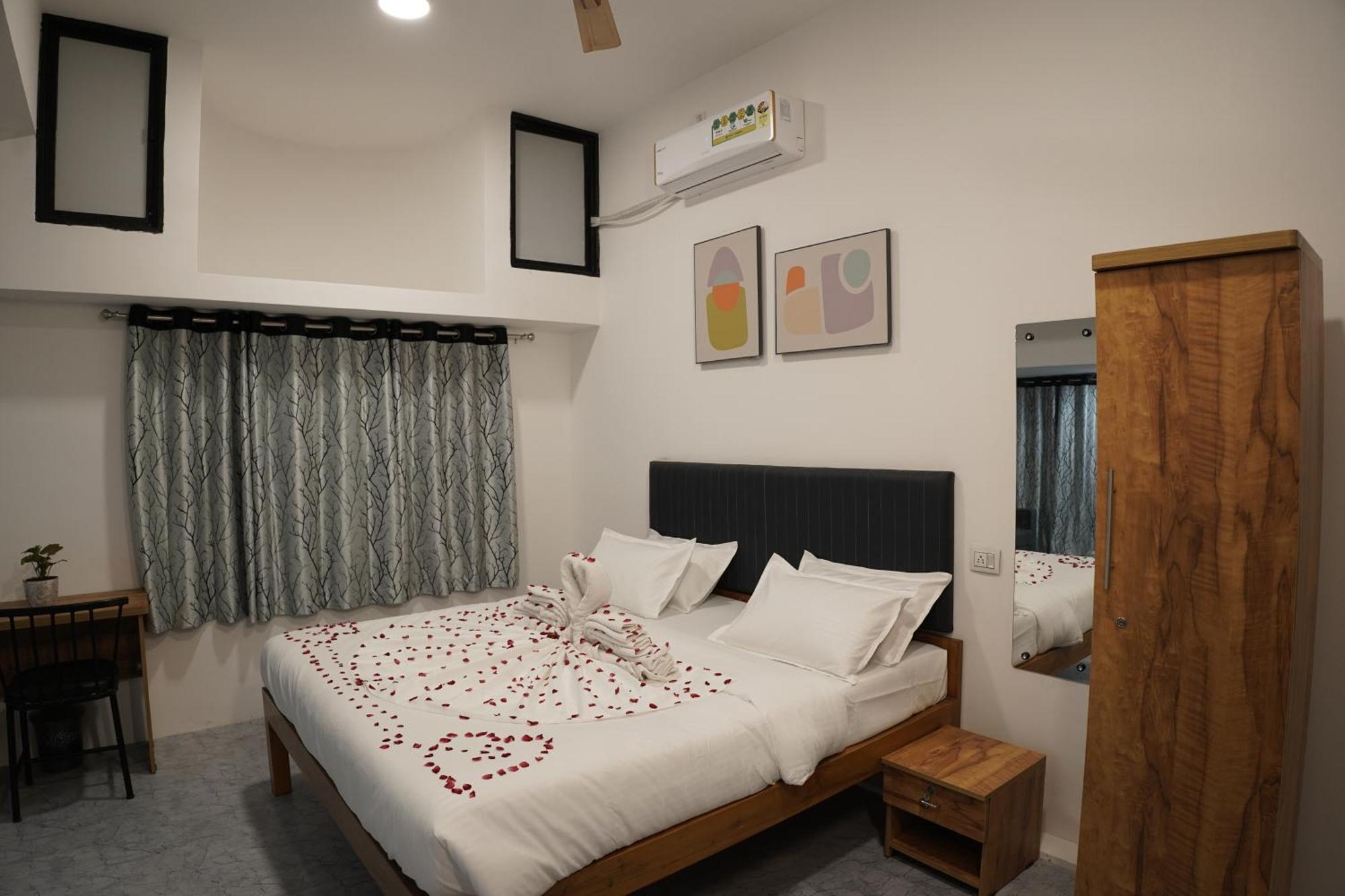Hotel Royal Accord Surat Dış mekan fotoğraf