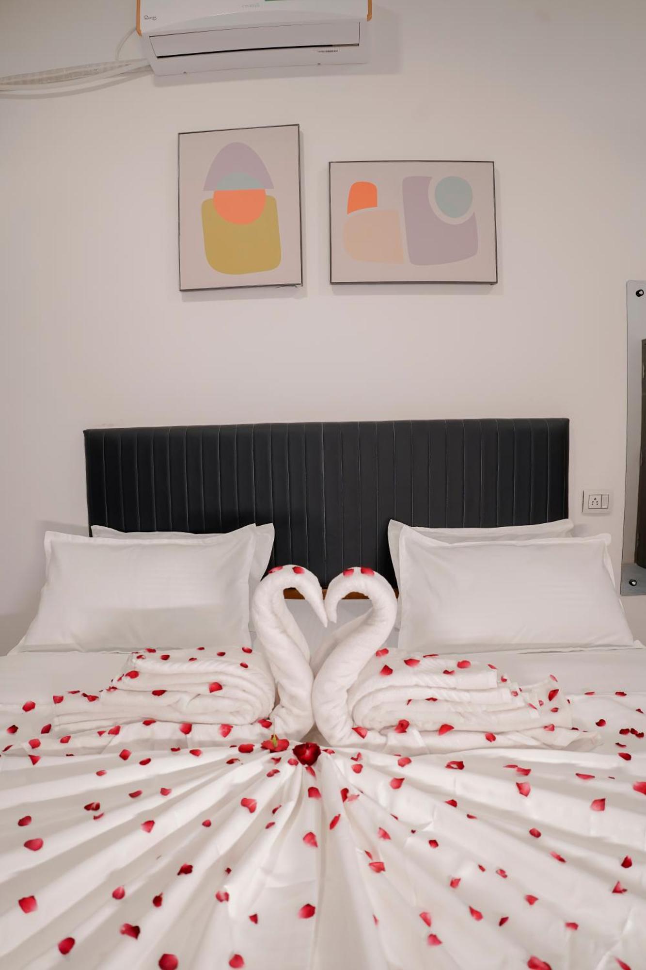 Hotel Royal Accord Surat Dış mekan fotoğraf