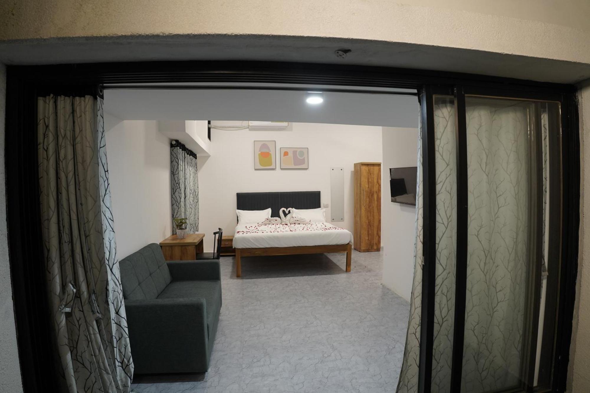 Hotel Royal Accord Surat Dış mekan fotoğraf
