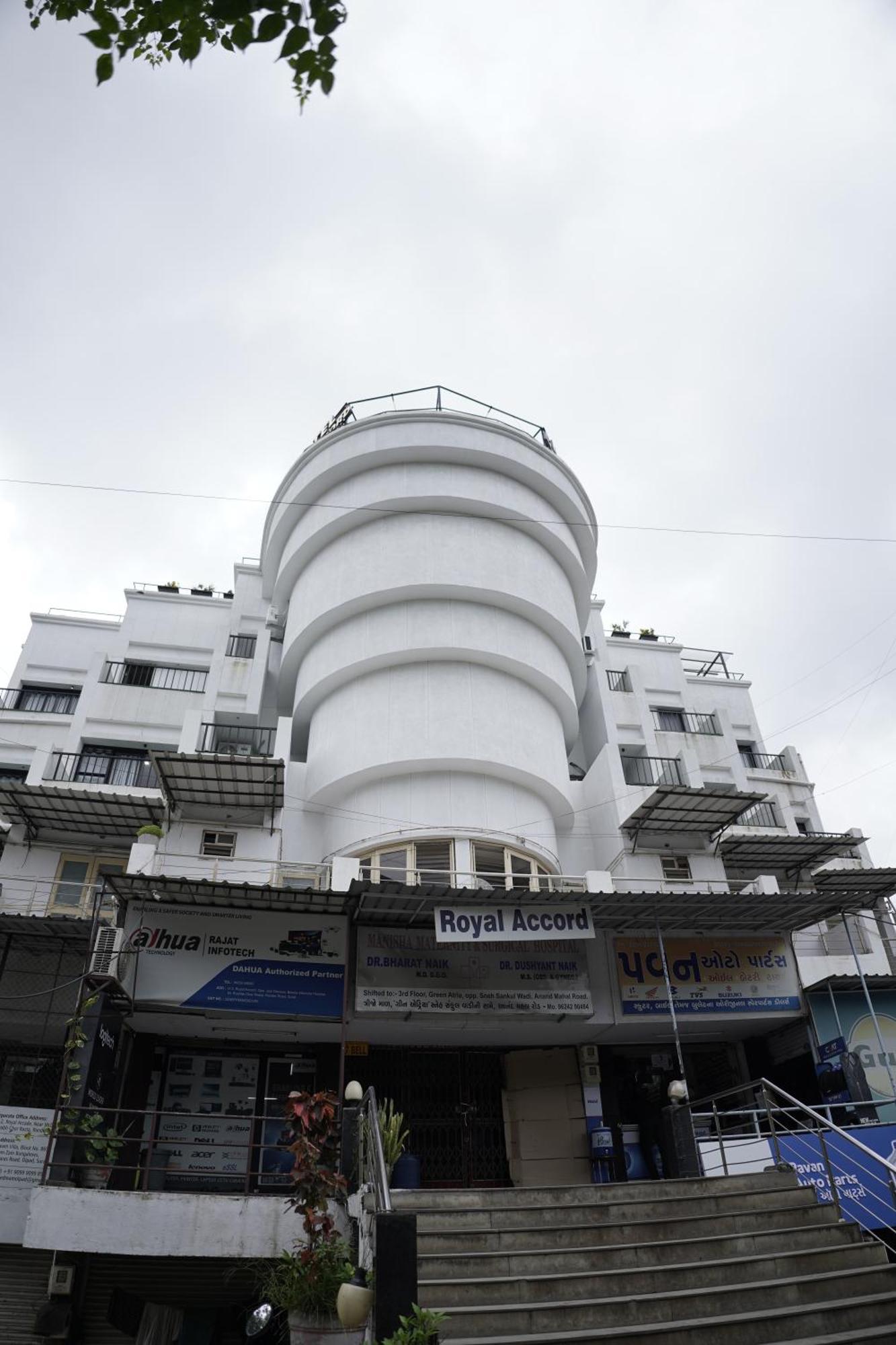 Hotel Royal Accord Surat Dış mekan fotoğraf