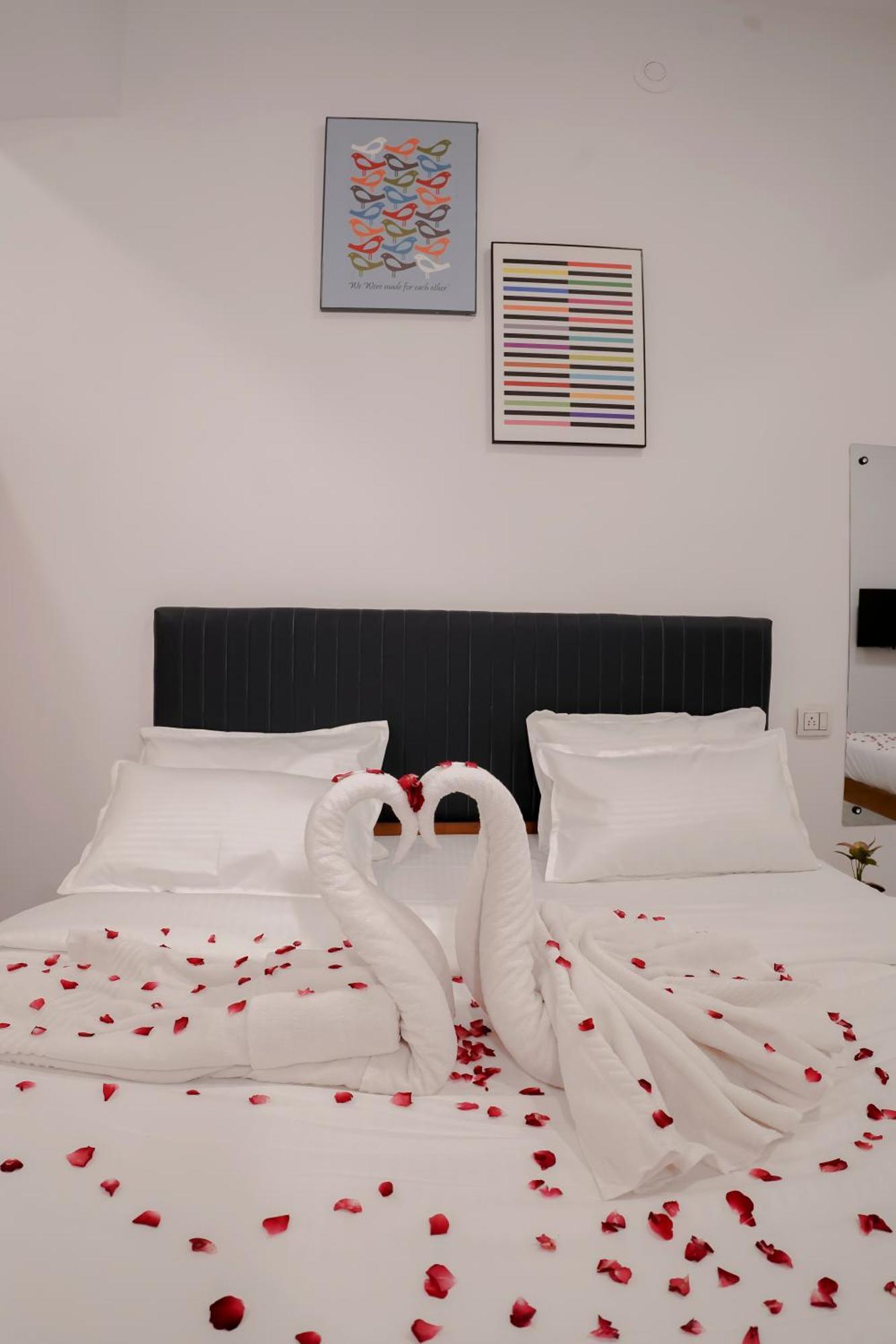Hotel Royal Accord Surat Dış mekan fotoğraf