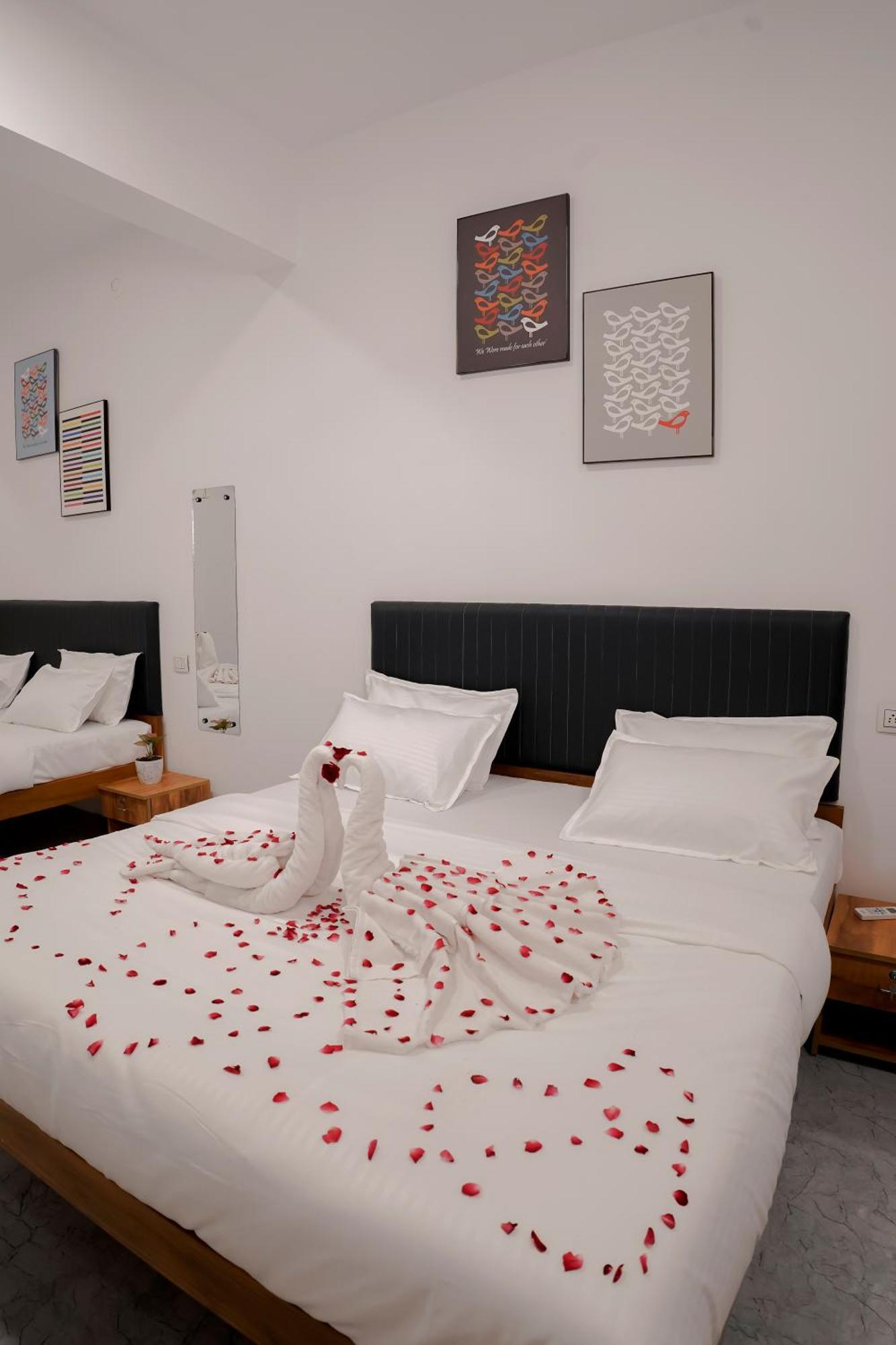 Hotel Royal Accord Surat Dış mekan fotoğraf