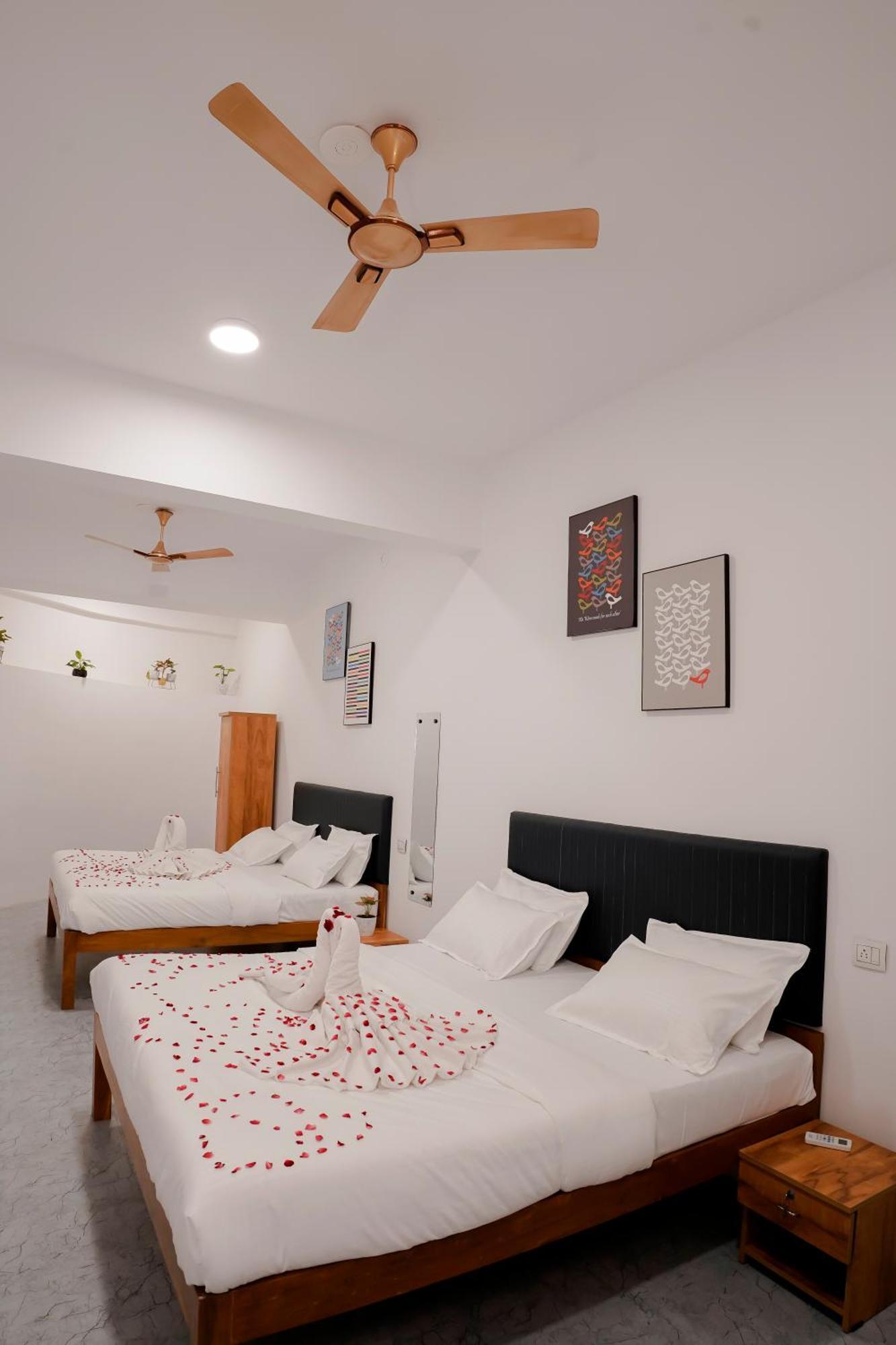 Hotel Royal Accord Surat Dış mekan fotoğraf